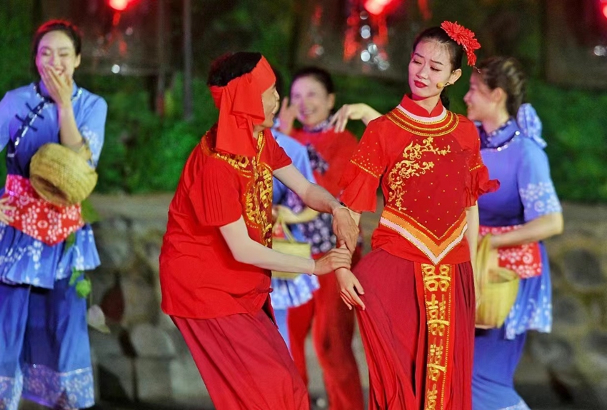 大型山水實(shí)景演出《遇見威遠(yuǎn)》震撼上演圖片由威遠(yuǎn)縣委宣傳部提供1.jpg
